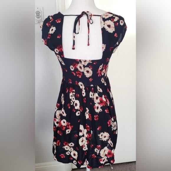 Hollister Blue
Fit and Flare Midi Dress V-Neck Sleeveless - Picture 4 of 12